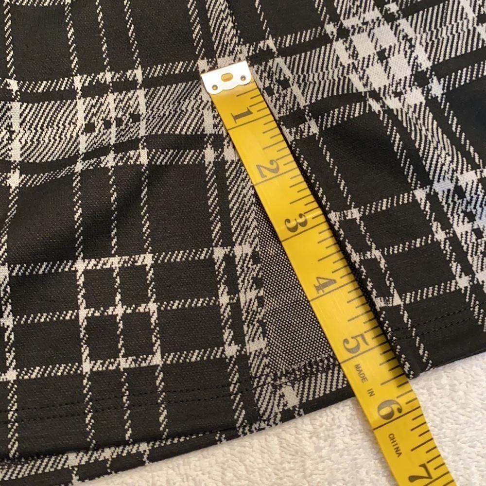 Better Be mini skirt split in front pull on elastic waist plaid size small NWOT - Picture 5 of 7